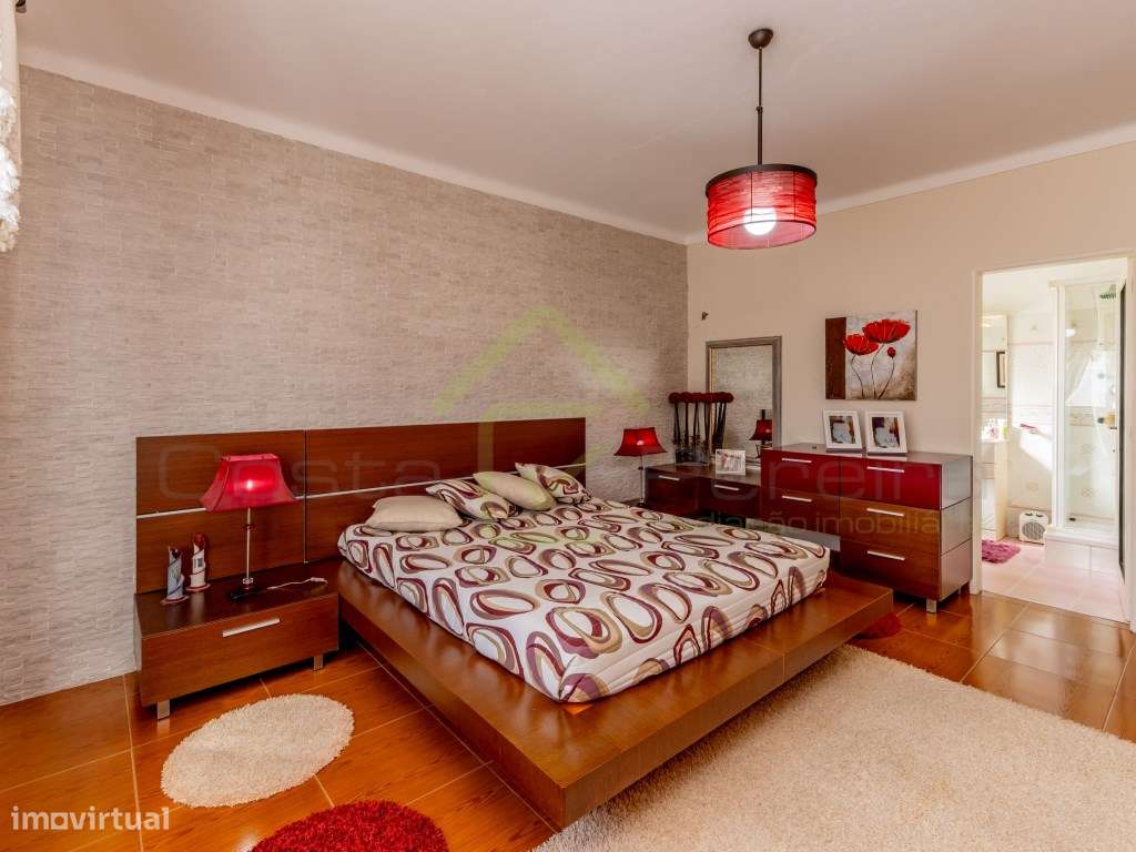 Moradia T4 a minutos dos acessos da A8 e perto das praias de região-14