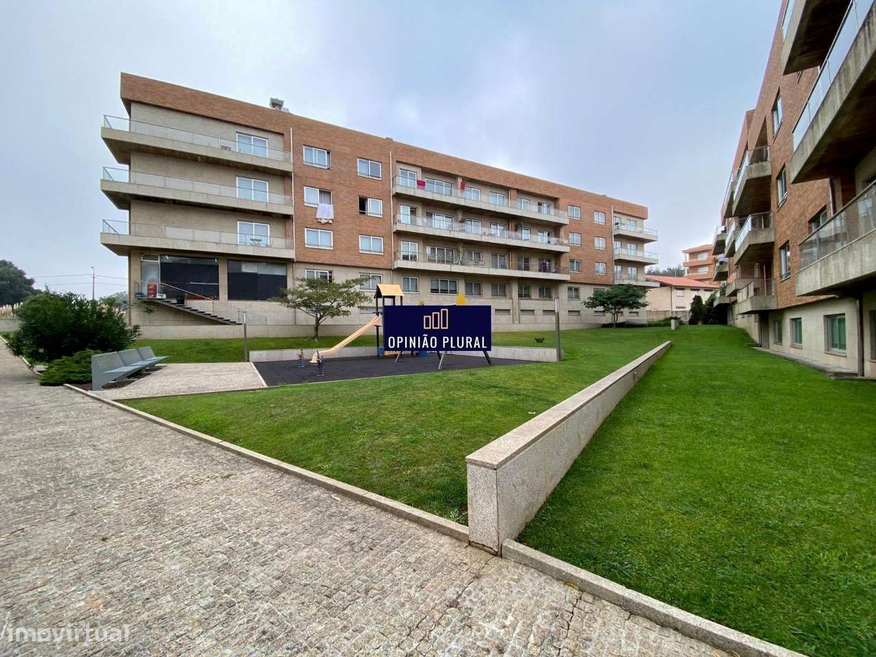 T2 de Luxo com Varandas e Garagem Dupla em S. Félix da Marinha-18