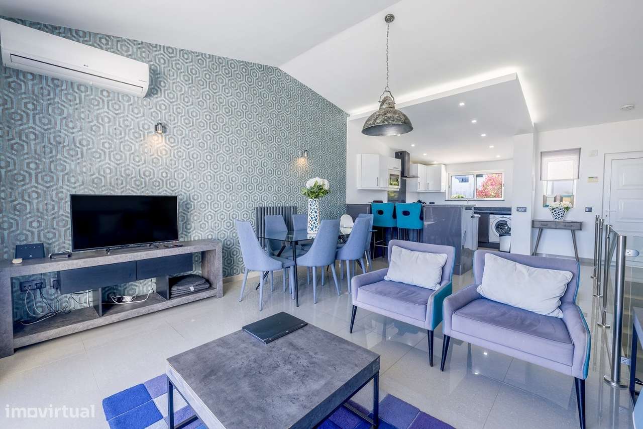 RENOVADA E ACOLHEDORA MORADIA T2 COM VISTA MAR E PISCINA PARA VENDA NA - Grande imagem: 4/33