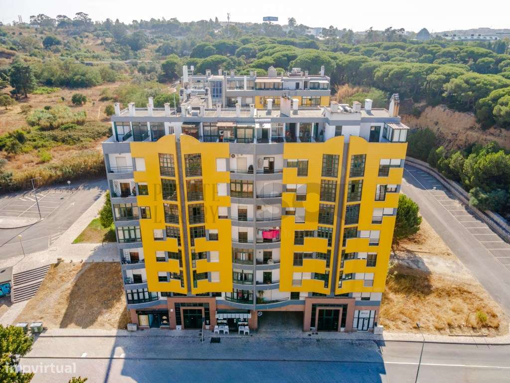 Apartamento T3 Parque da Paz Almada Arrecadação e Varandas-27