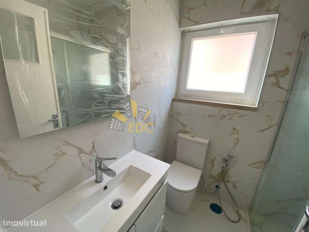 Moradia T3 - Remodelada com 2 frentes no centro de Mem Martins | Nã...-28