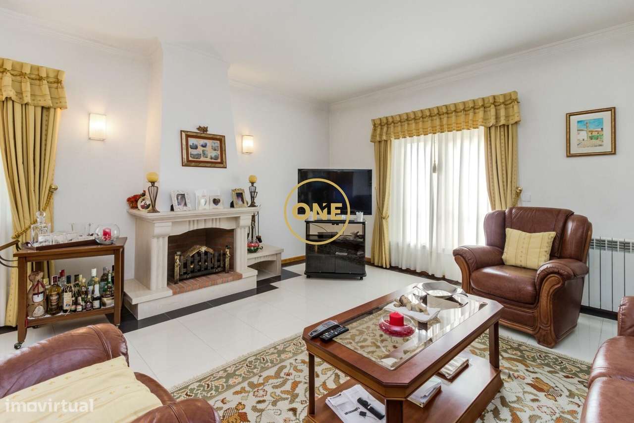 Moradia T4 com Jardim e Garagem na Ramada, Odivelas-37