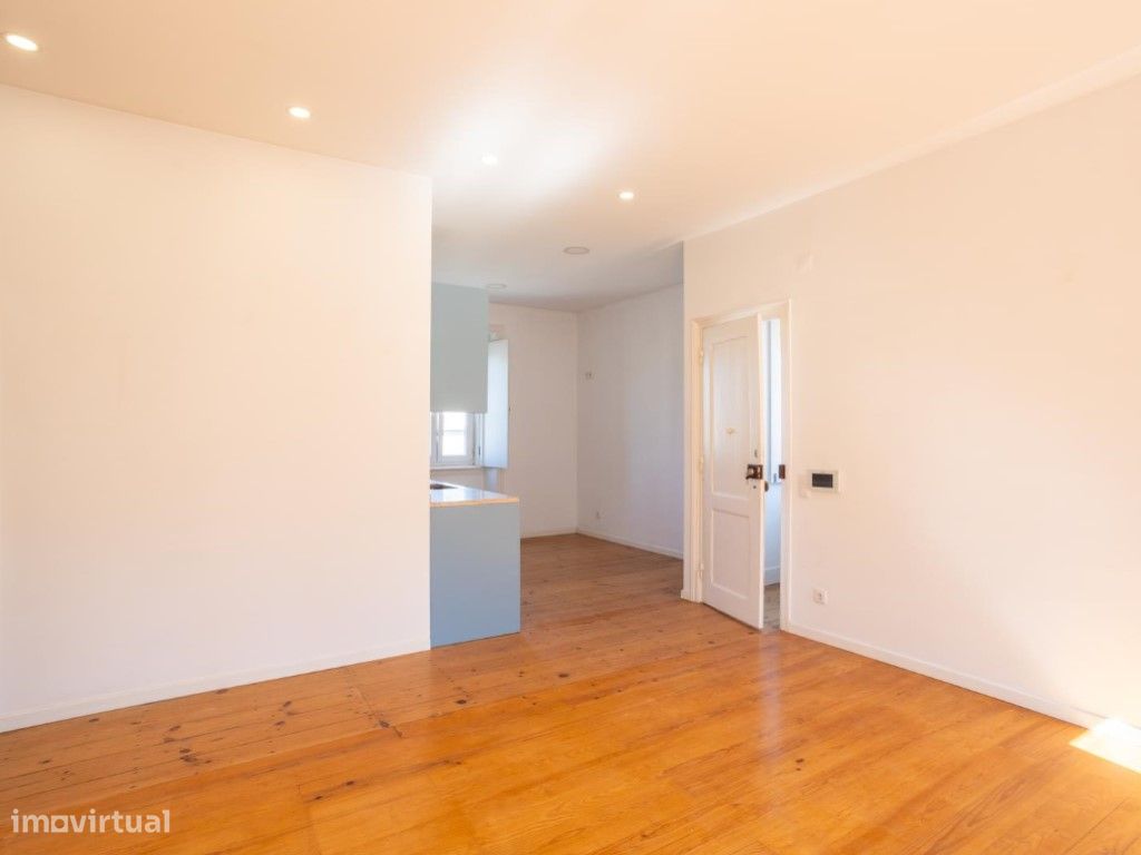 Apartamento T3, inserido em Moradia em São Pedro do Estoril. - Grande imagem: 1/15