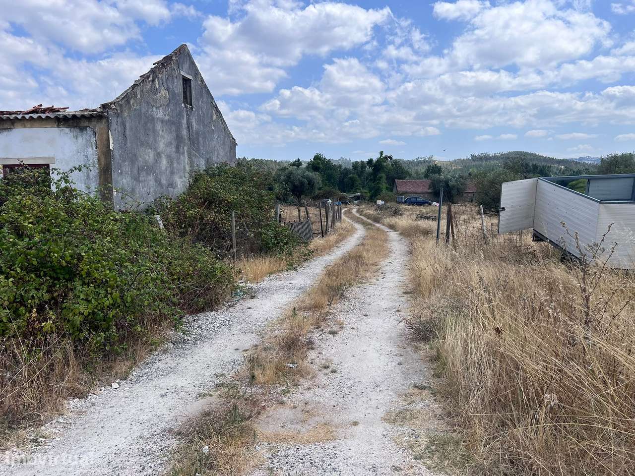 Vende-se Moradia á Entrada de Ourém- Grande Oportunidade-7