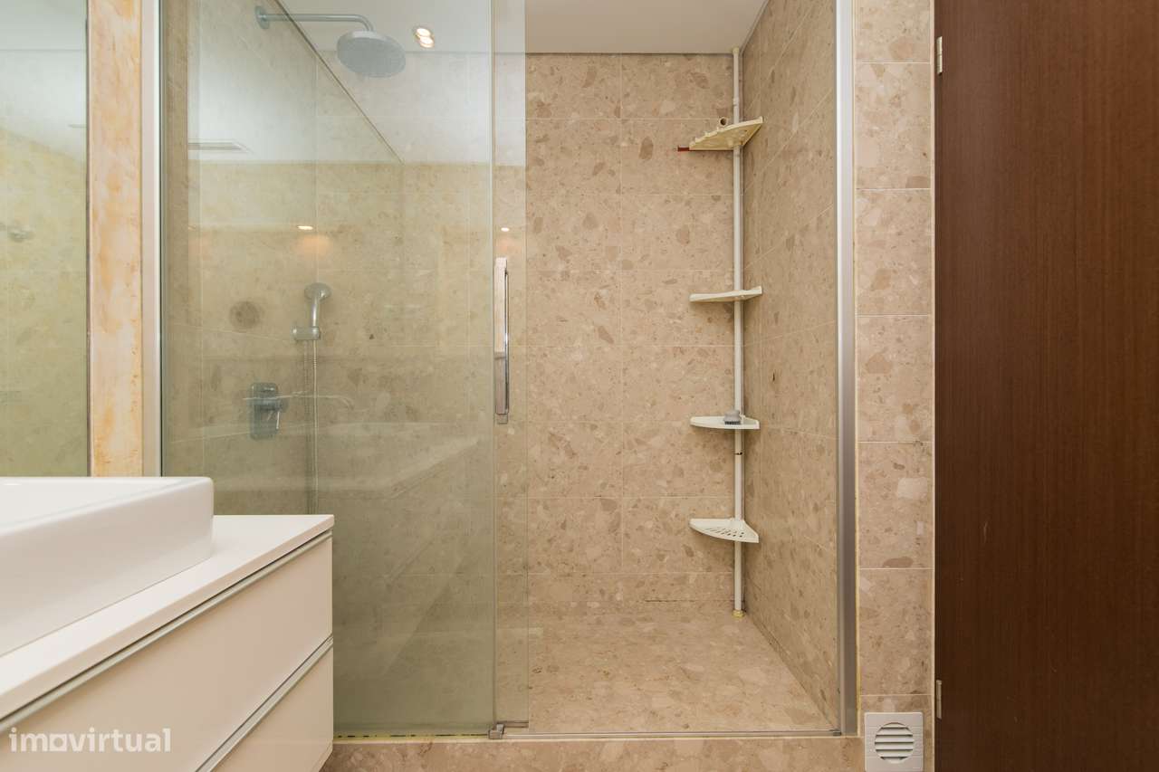 Apartamento T2 logradouro piscina vista mar e vila Sesimbra-44