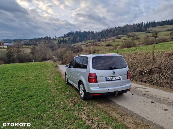 Volkswagen Touran 2.0 TDI Highline - 2