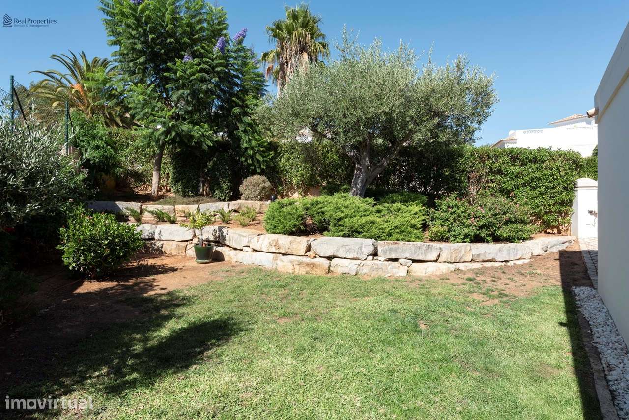 Moradia Térrea T4 Isolada em Albufeira – Um Refúgio de Luz, Conforto e-37