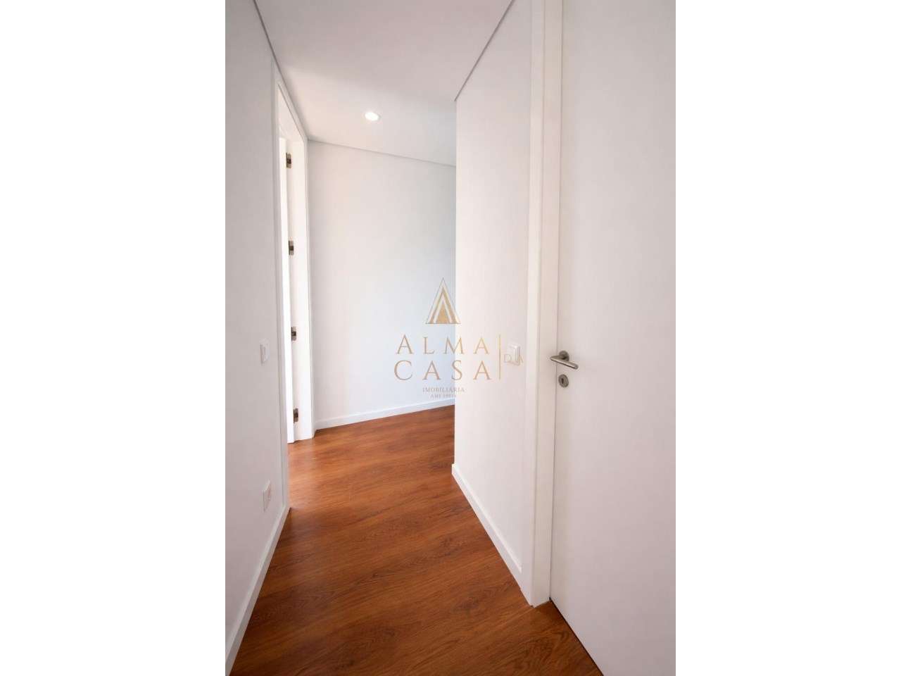 Apartamento T2 Novo | Centro Rio Tinto | Varanda | 2 L. Garagem-10