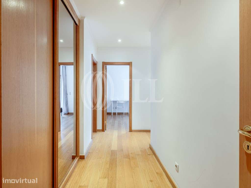 Apartamento T4, com terraço e estacionamento, em Lisboa-12