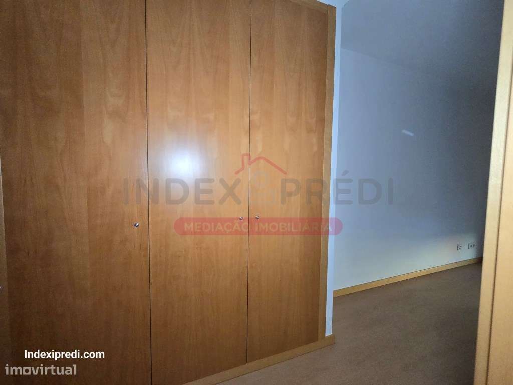 Apartamento T3 C/lugar de garagem de excelentes acabamentos-12