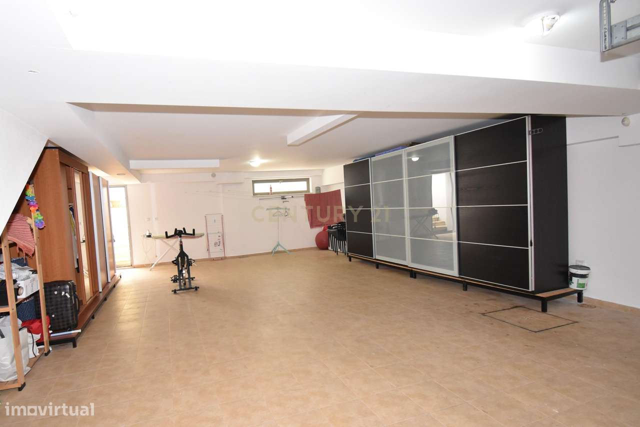 Moradia T3+1 em Alcochete: Luxo e Conforto!-54