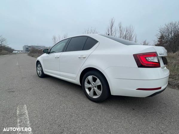 Skoda Octavia 2.0 TDI DSG Style - 6