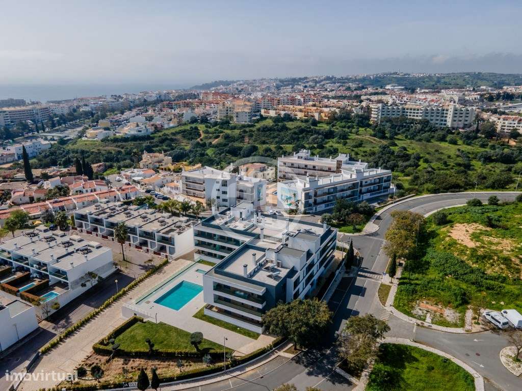 Apartamento T2 com piscina, Estacionamento Privativo, no Centro de ...-13