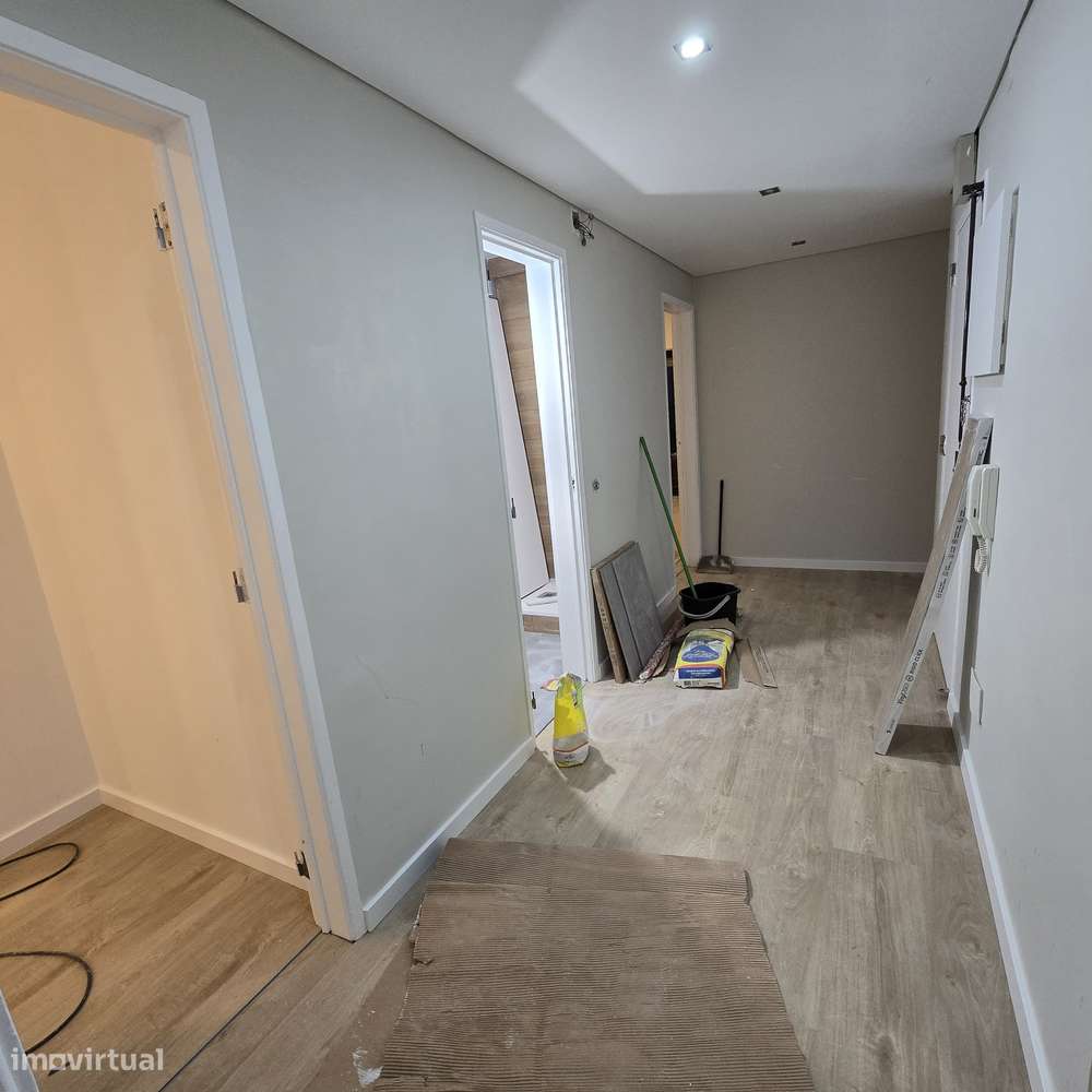 T3 MONTALVÃO Remodelado c/varanda-14