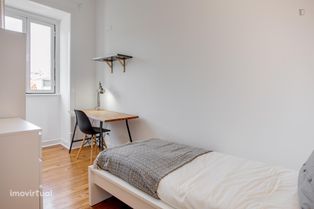 368748 - Quarto com cama de solteiro em apartamento com 7 quartos