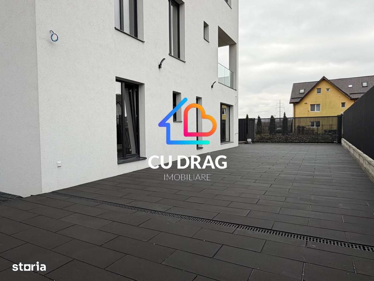 Lux si confort Apartament cu 200 mp de curte - Imagine principală: 2/8