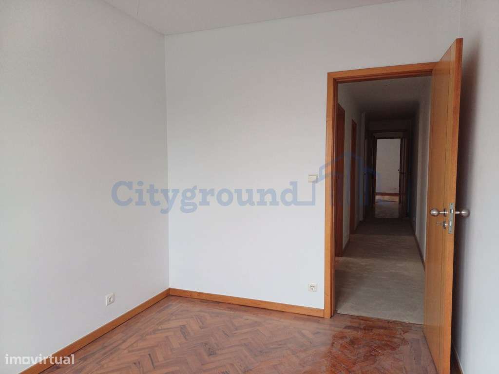 Excelente prédio renovado, de 10 fracções, em Benfica-15