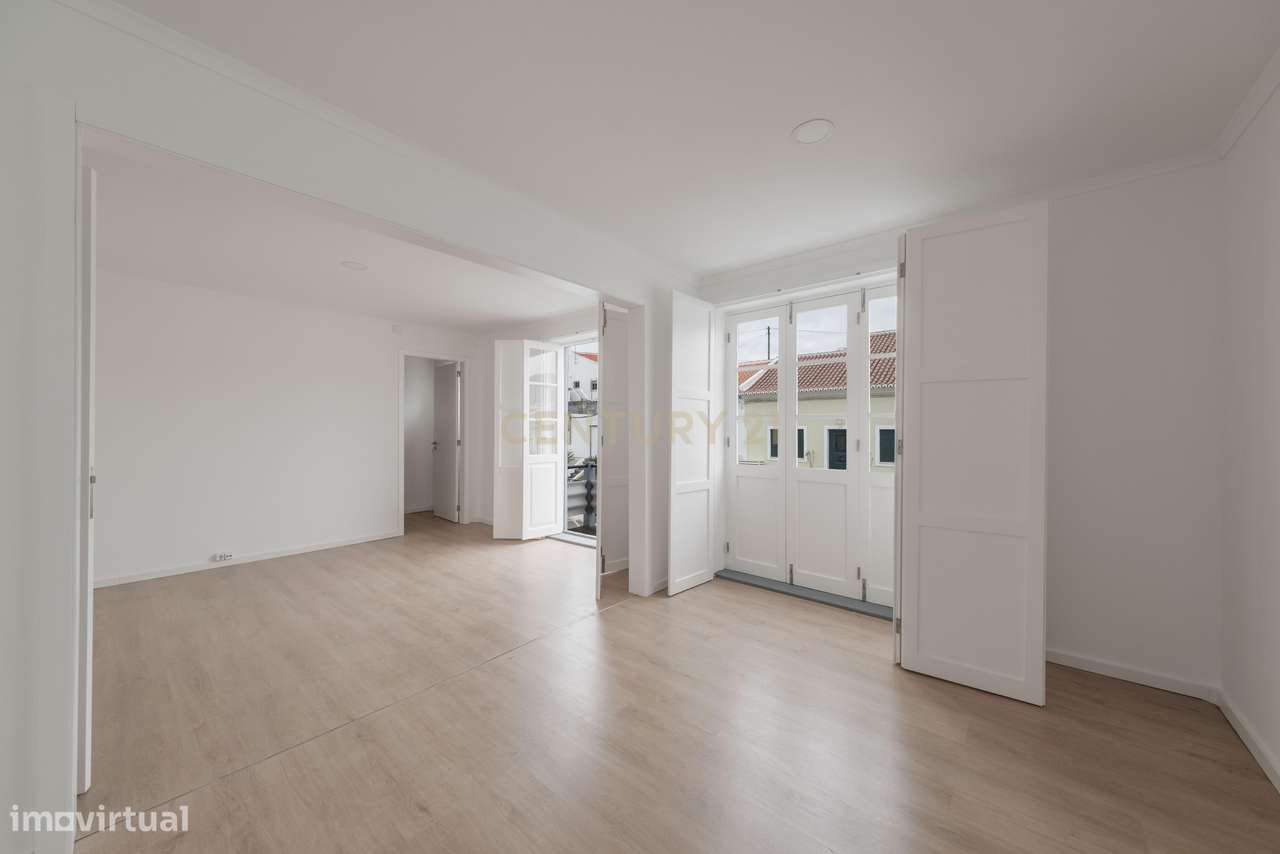 Apartamento T2 Renovado no Centro Histórico de Angra do Heroísmo - Grande imagem: 3/18