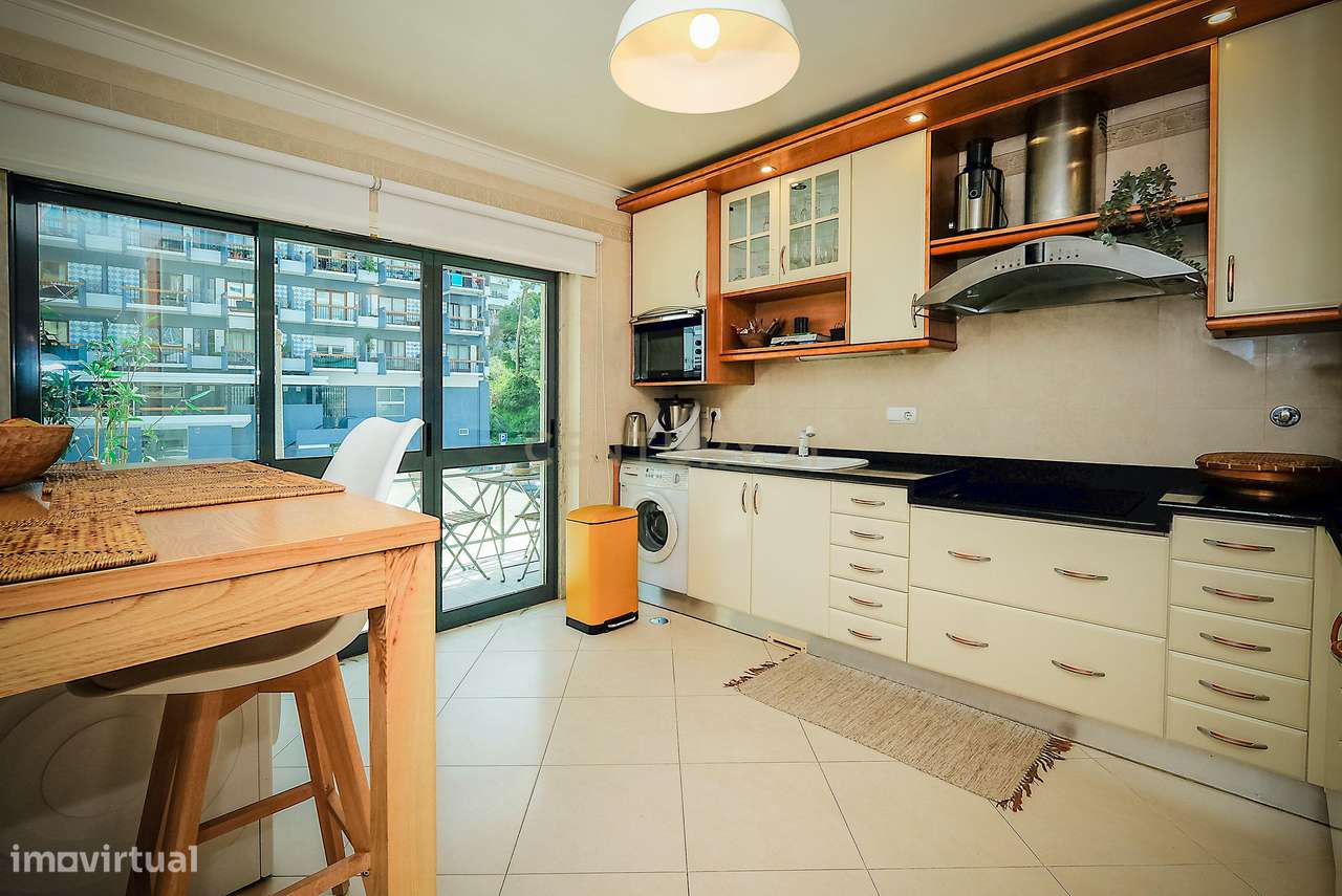 Apartamento T3 em Condomínio Privado no Estoril-9