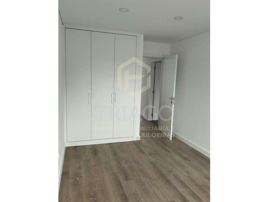Fantástico Apartamento T2 com Varanda-8