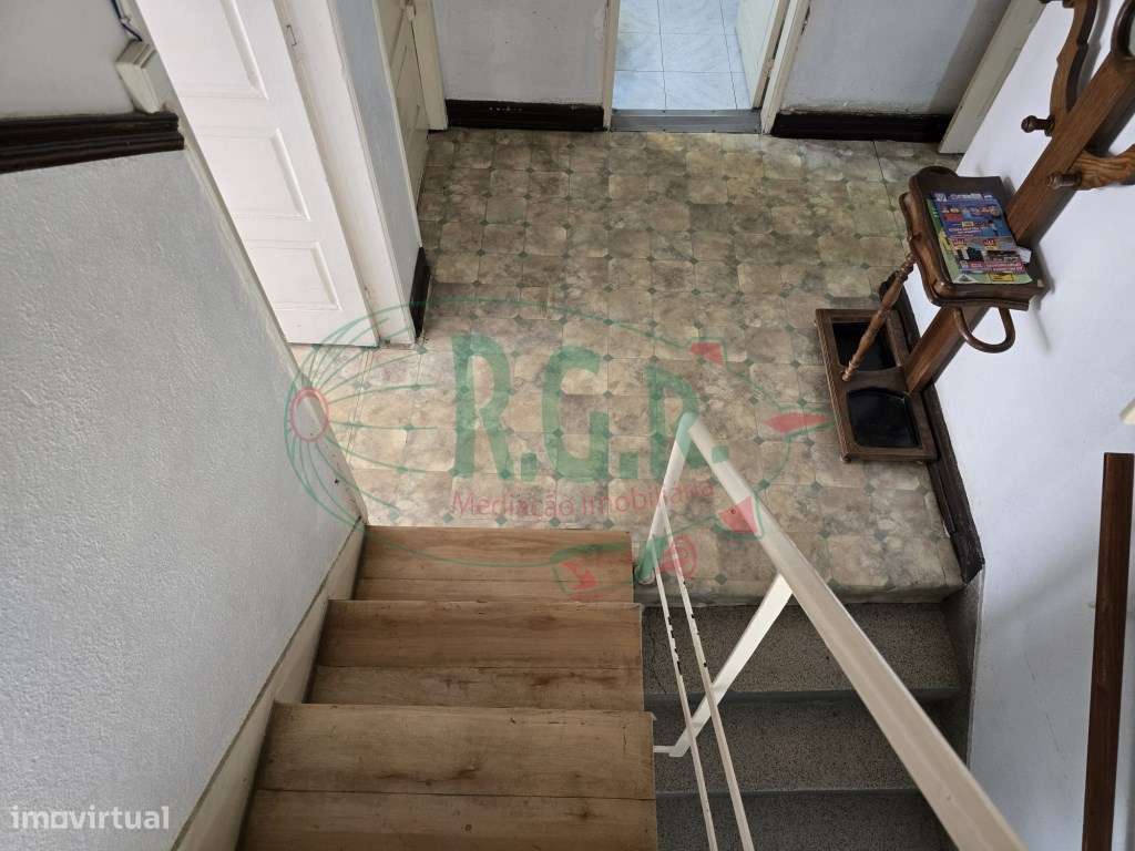 INVESTIMENTO - T5 Entrada Independente | Garagem | Peq. Quintal | C...-35