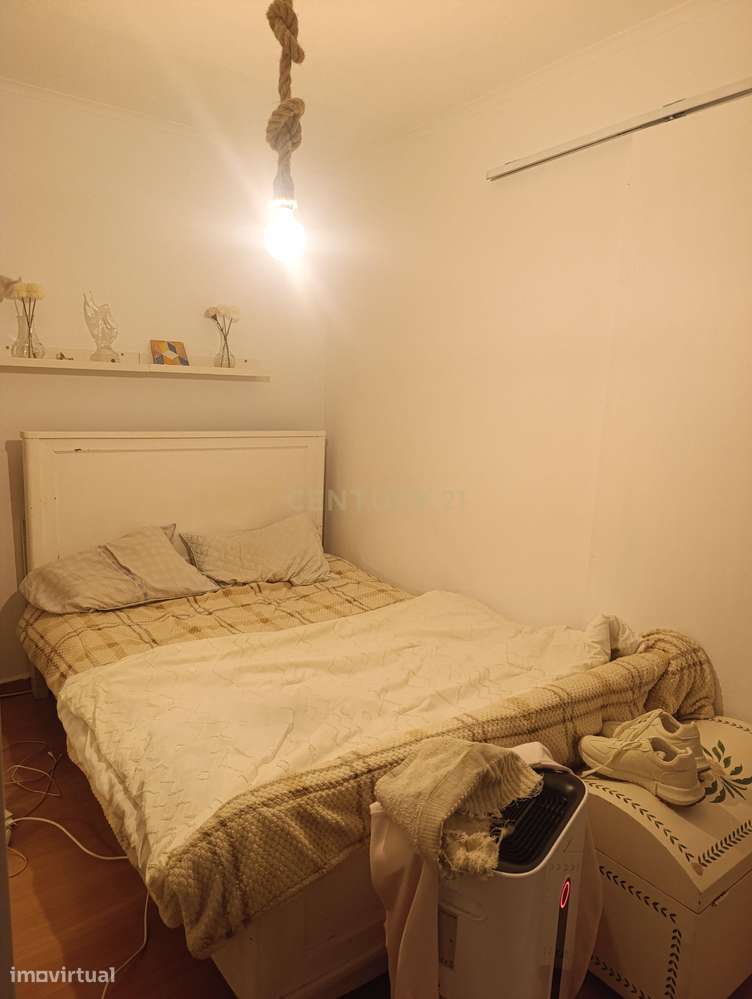 Casa T2 em Almada com 2 casas de banho e boa exposição solar-17