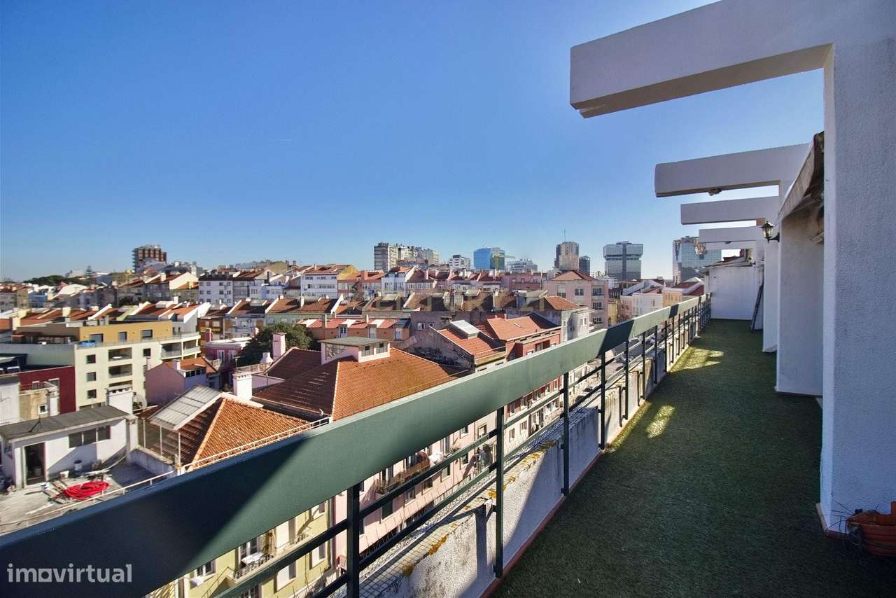 Apartamento T6 com Terraço e Vista 360º em Campolide - 314m²-29
