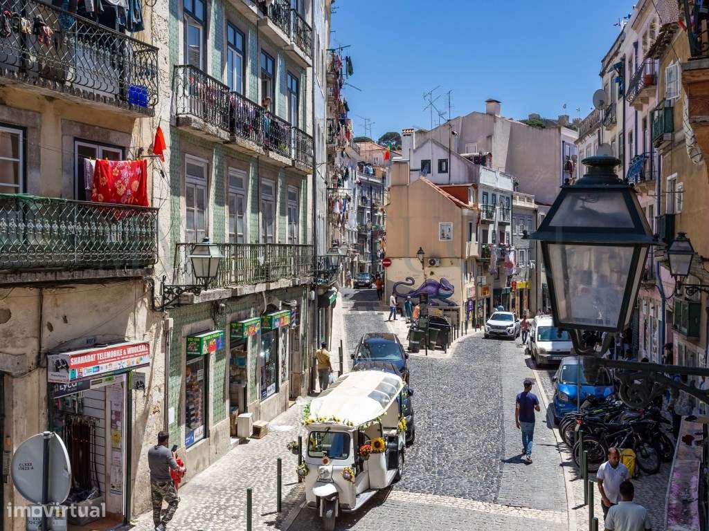 Conforto Urbano num T1 totalmente remodelado com varanda no coração...-14