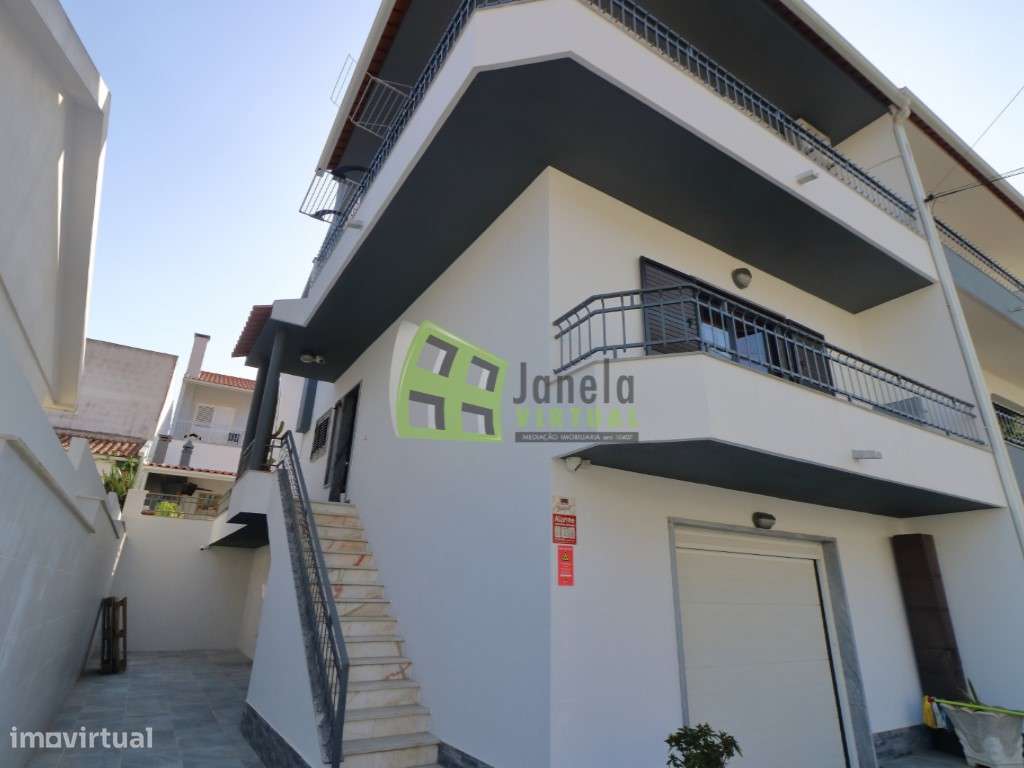 Moradia T3+1 com Quintal, Garagem em Vale de Milhaços-43
