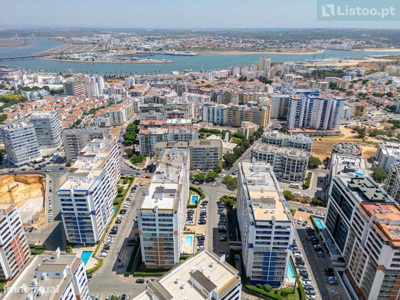 Apartamento T2 com Piscina, Varanda em Portimão-34