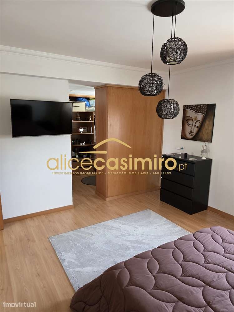 Moradia T4 - boas áreas- excelente estado!-32