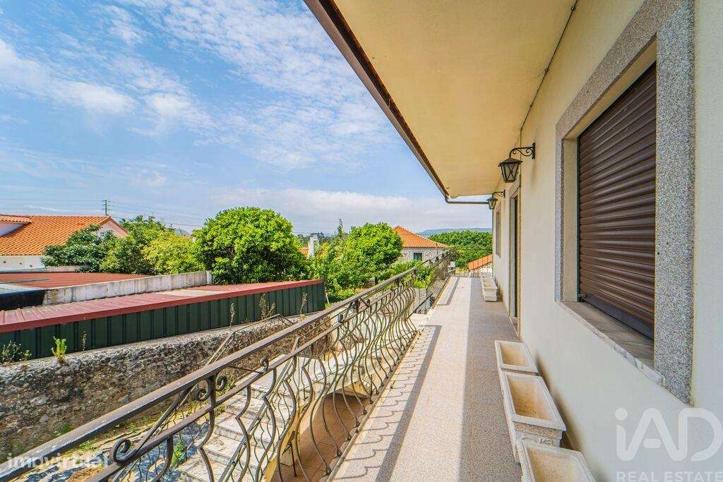 Casa / Villa T6 em Alvarães de 318,00 m2 - Grande imagem: 2/22