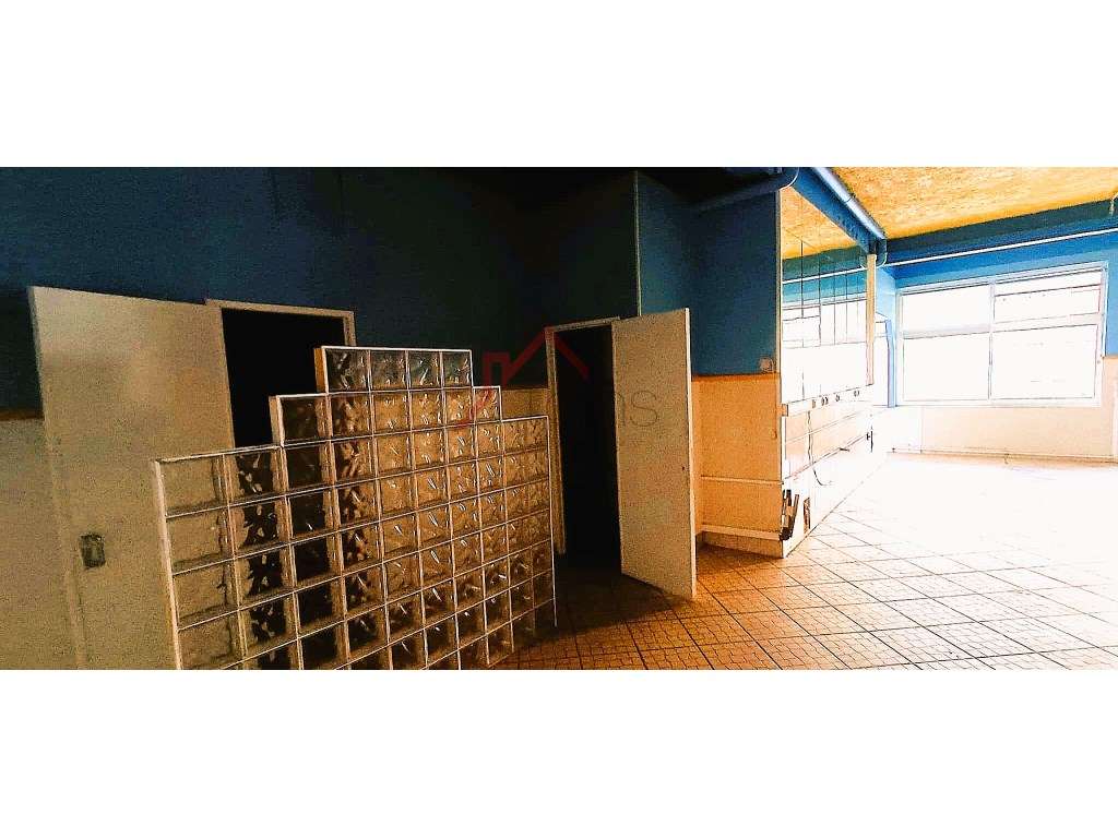 Loja 75m² Centro Barreiro | Ideal Restauração | 2 Montras | 780€ - Grande imagem: 5/9