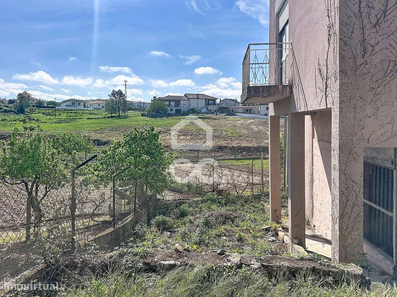 Moradia com Grande Potencial e Vista para campo e cidade-14
