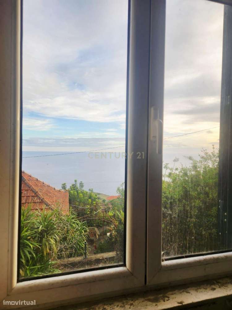 Moradia Tradicional nos Prazeres com Terreno e Vista Mar-18