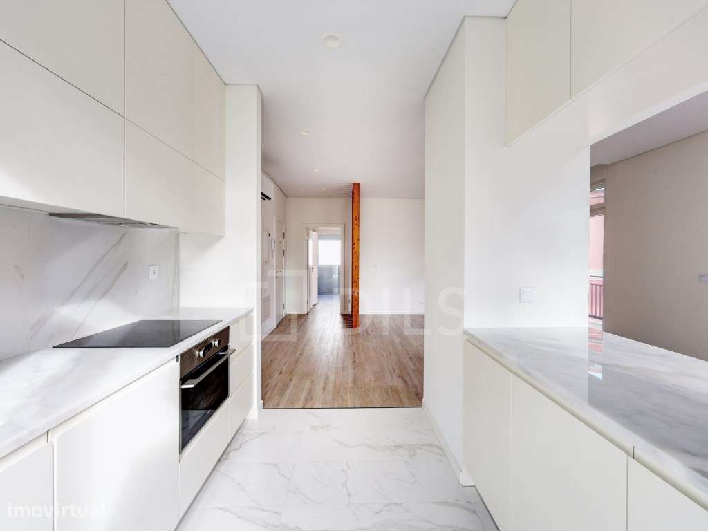 Apartamento T2 com varanda e estacionamento, nas Amoreiras - Grande imagem: 4/35