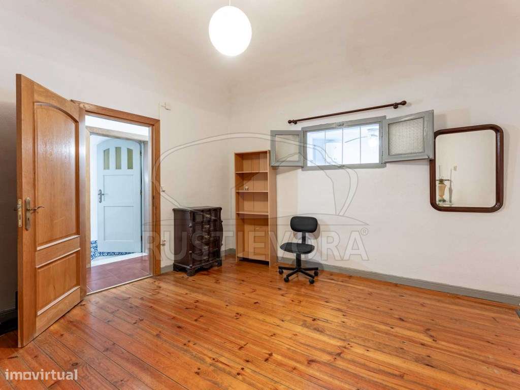 Moradia Unifamiliar T4 no Centro Histórico da Cidade - Potencial de...-6