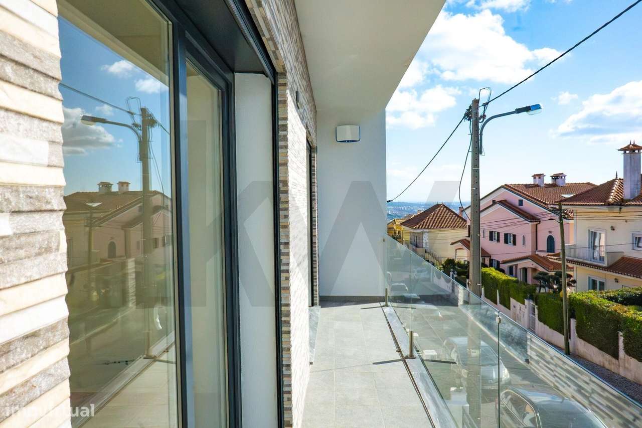 T3 Isolada em Famões: A Estreia Perfeita para a sua Família-27