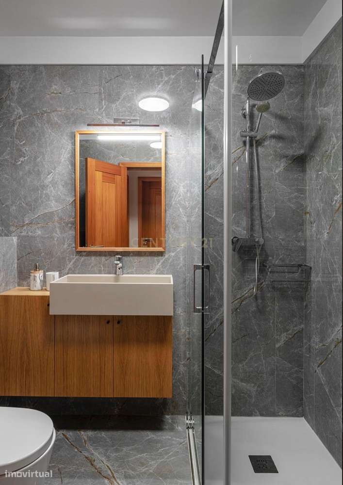 Exclusividade, Conforto e Design Contemporâneo: T3 Duplex no Último An-17