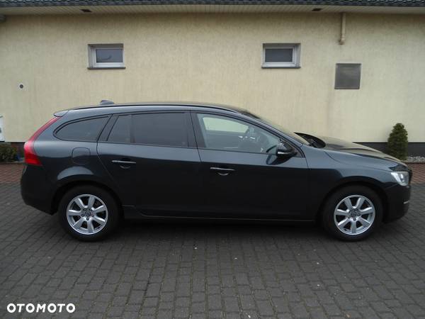 Volvo V60 D2 Momentum - 8