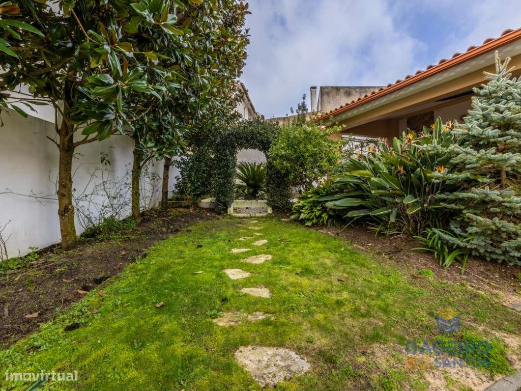 Moradia T2 + 1 com Jardim e Churrasqueira a 5 Minutos da Praia-15