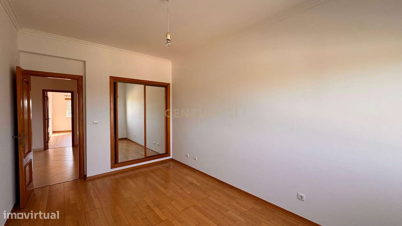 Excelente T4 no Montijo com Garagem e Arrecadação.-18