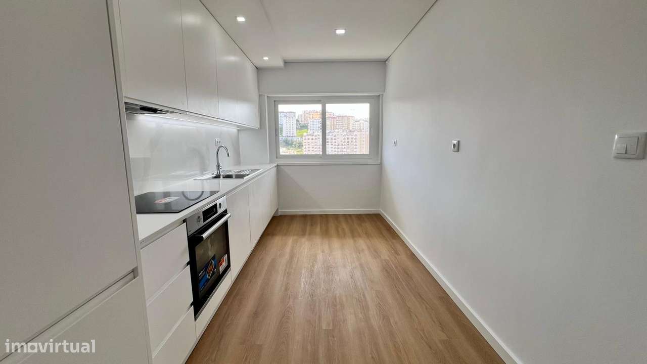 Apartamento T3+1 Duplex | 154 m² | Totalmente Remodelado | Queluz-25