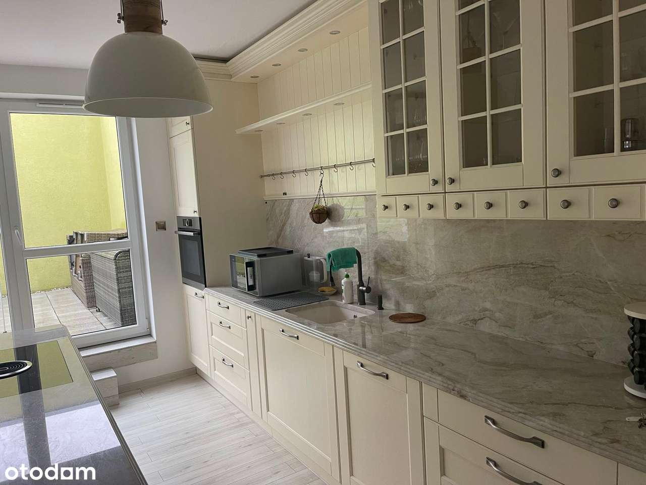 Stylowe mieszkanie z tarasem w centrum miasta-5