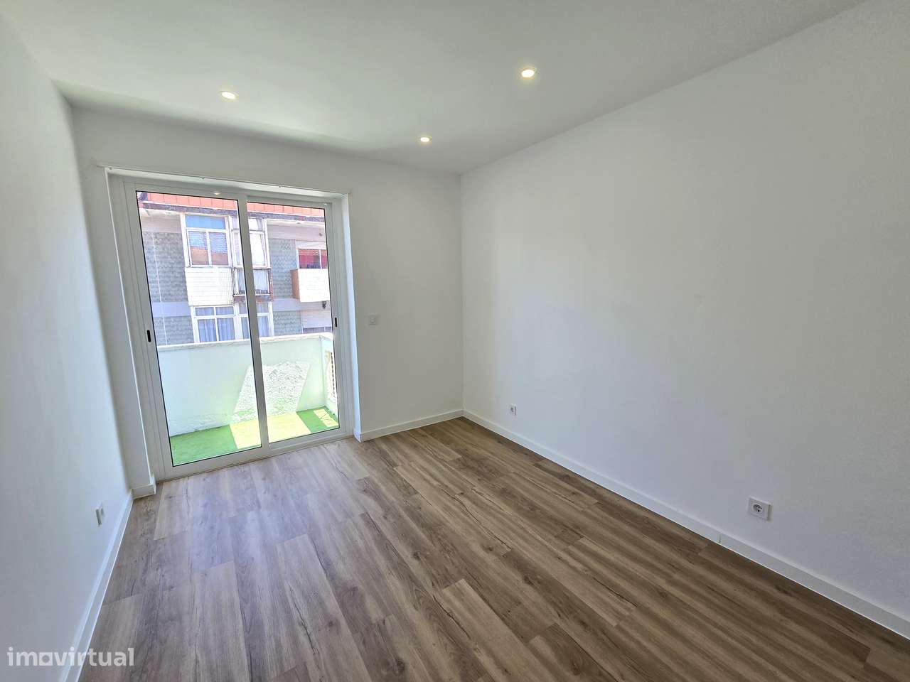 Apartamento T3 Totalmente Remodelado – Cacém-5