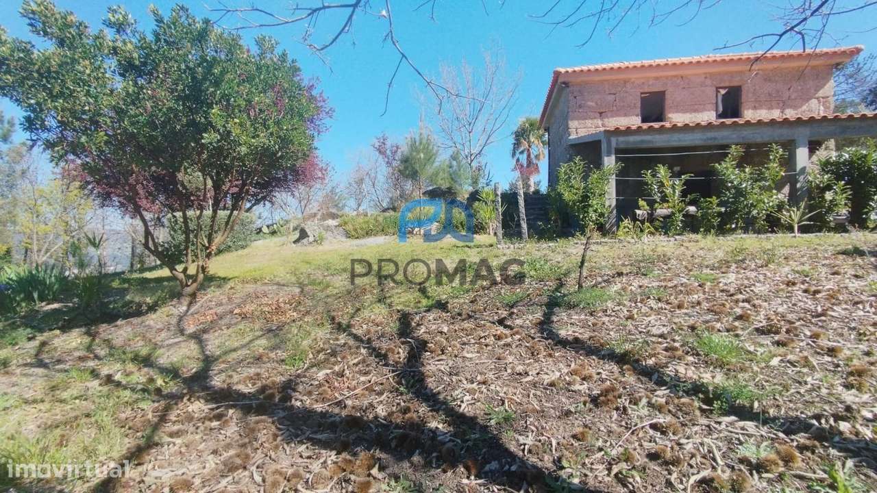 Quinta com 3 artigos urbanos, piscina e 9,4 ha em Resende-25