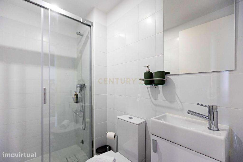 Prédio totalmente reabilitado com 5 apartamentos T0, no Centro Históri-19