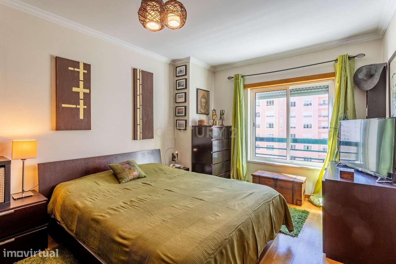 T2 com varanda, arrecadação e lugar de garagem – Rua São Bento Menni,-18