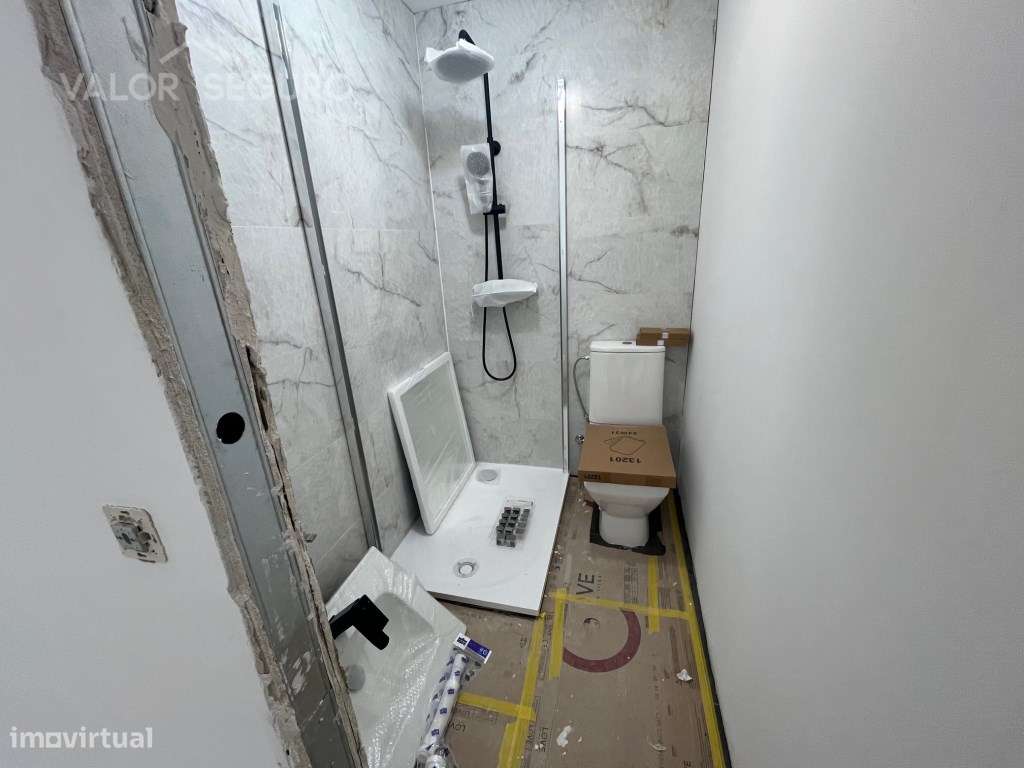 Apartamento T3 remodelado e com terraço-7