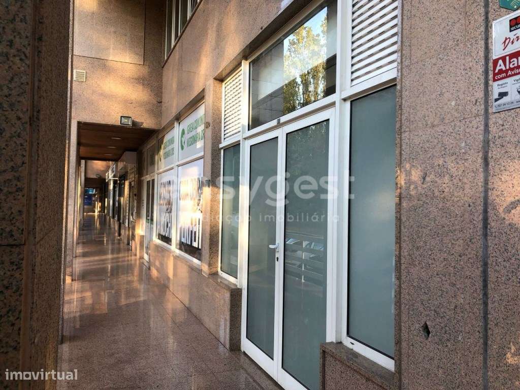 Loja com 98m2, transformada para uso habitacional. - Grande imagem: 3/13